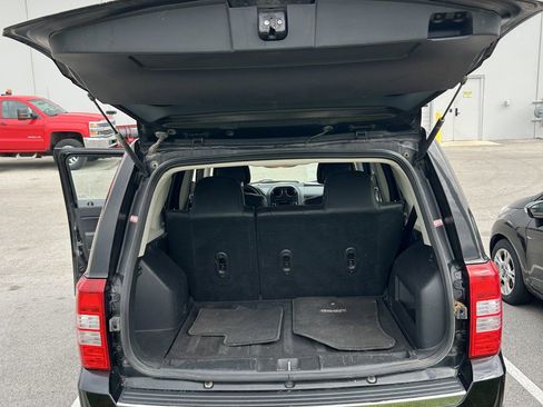 Used 2017 Jeep Patriot High Altitude FWD image 14