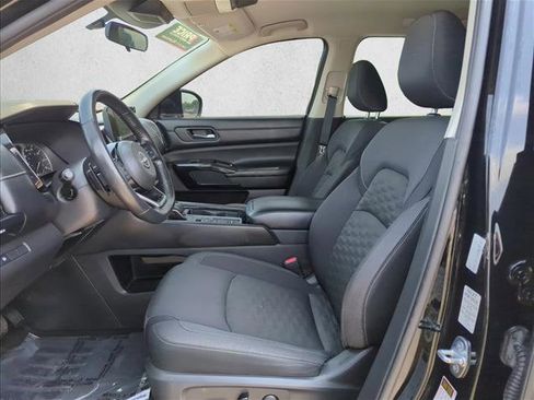Used 2022 Nissan Pathfinder SV FWD image 15