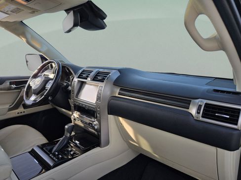Used 2021 Lexus GX 460 Luxury w/ Accessory Package AWD/4WD image 28