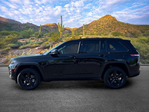 Used 2024 Jeep Grand Cherokee Limited w/ Black Appearance Package RWD image 7