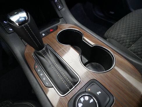 Used 2019 GMC Acadia SLE w/ Driver Alert Package I image 17