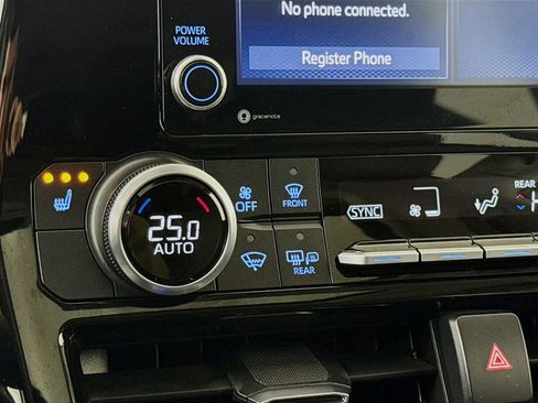 Used 2021 Toyota Highlander XLE image 19