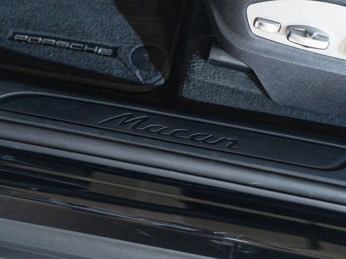 Certified 2026 Porsche Macan AWD/4WD image 12