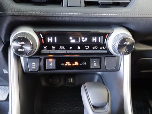 Used 2025 Toyota RAV4 XLE image 17