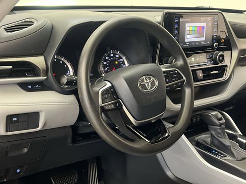 Used 2020 Toyota Highlander L image 14