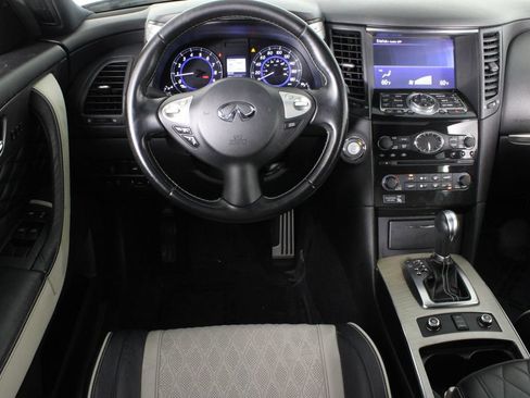Used 2017 INFINITI QX70 AWD w/ Limited Package image 6
