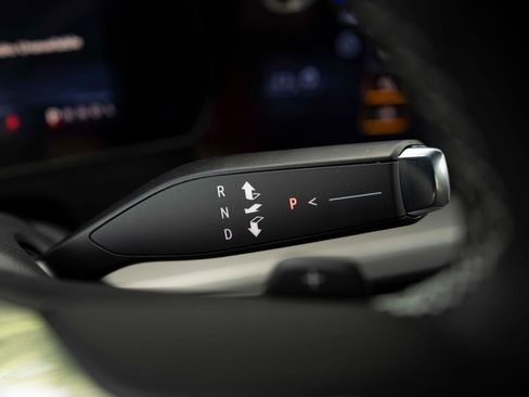 New 2025 Chevrolet Traverse LT image 16