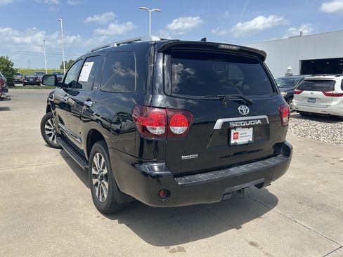 Used 2020 Toyota Sequoia Limited w/ Safety & Convenience Package AWD/4WD image 4