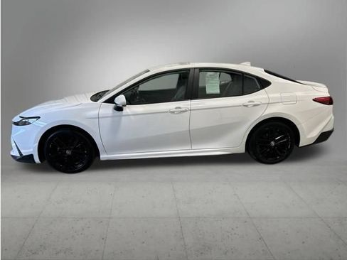 Used 2025 Toyota Camry SE w/ Convenience Package AWD/4WD image 2