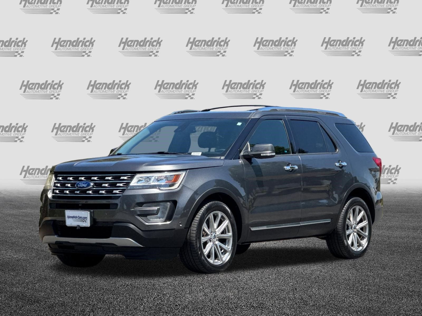 Used 2017 Ford Explorer Limited w/ Equipment Group 301A AWD/4WD image 9