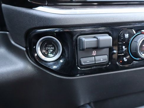 Used 2022 Chevrolet Silverado 1500 LTZ image 12