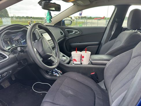 Used 2015 Chrysler 200 Limited FWD image 6