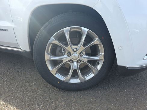 Used 2020 Jeep Grand Cherokee Summit image 10