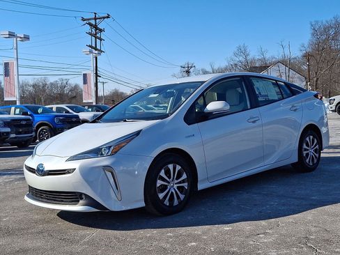 Used 2022 Toyota Prius XLE image 3