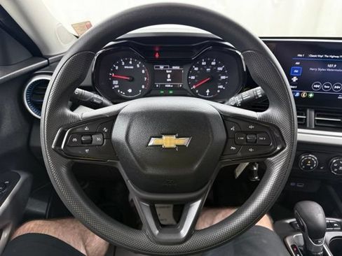 Used 2024 Chevrolet Trax LS w/ LS Convenience Package FWD image 23