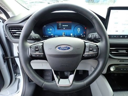 Used 2025 Ford Escape Platinum w/ Premium Technology Package image 24
