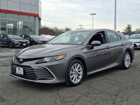 Used 2023 Toyota Camry LE image 3