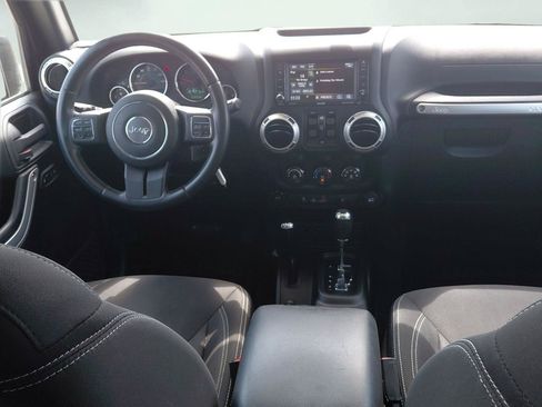 Used 2016 Jeep Wrangler Unlimited Sahara w/ Connectivity Group AWD/4WD image 36