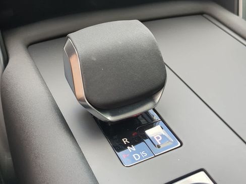Used 2025 Land Rover Discovery S AWD/4WD image 35