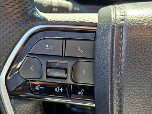 Used 2025 Toyota Sequoia Platinum AWD/4WD image 28