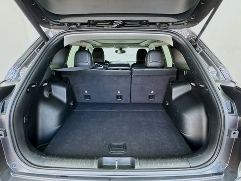 Used 2019 Jeep Cherokee Limited image 18