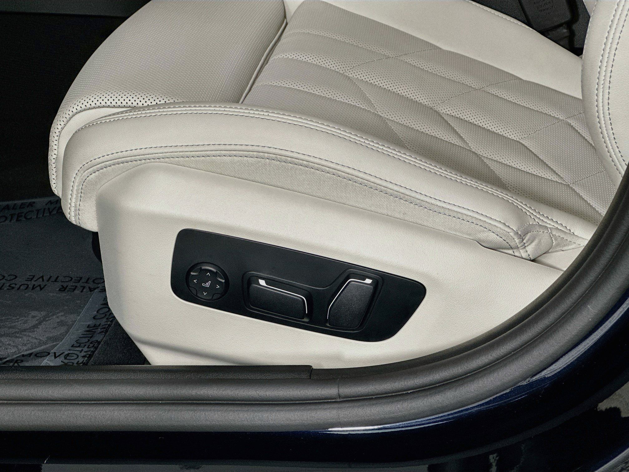 Used 2025 BMW 530i w/ M Sport Package RWD image 19