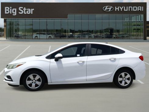 Used 2018 Chevrolet Cruze LS FWD image 2
