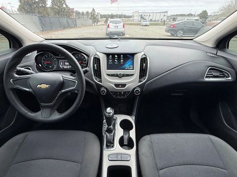 Used 2018 Chevrolet Cruze LS image 3