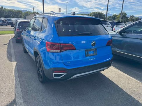 Used 2022 Volkswagen Taos SE w/ Panoramic Sunroof Package image 2