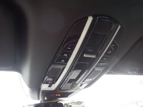 Used 2023 Porsche Cayenne Platinum Edition image 25