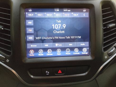 Used 2020 Jeep Cherokee Trailhawk w/ Cold Weather Group AWD/4WD image 25