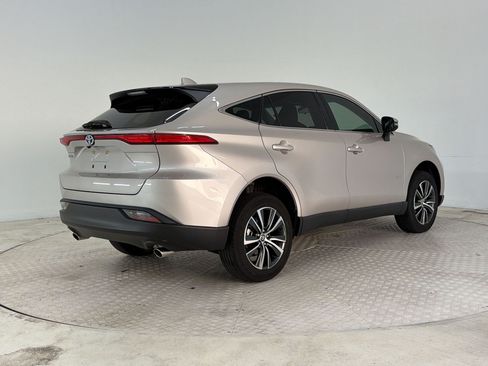 Used 2023 Toyota Venza LE AWD/4WD image 9