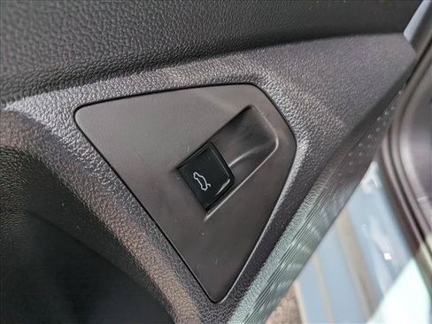 Certified 2025 Volkswagen Jetta SE FWD image 25