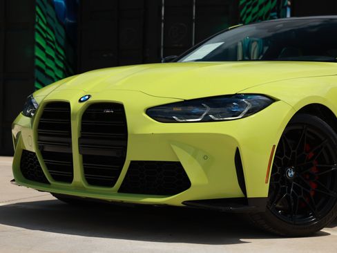 Used 2021 BMW M4 Coupe w/ Executive Package RWD image 32