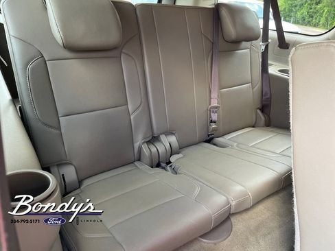 Used 2017 Chevrolet Suburban LT w/ Luxury Package RWD image 17