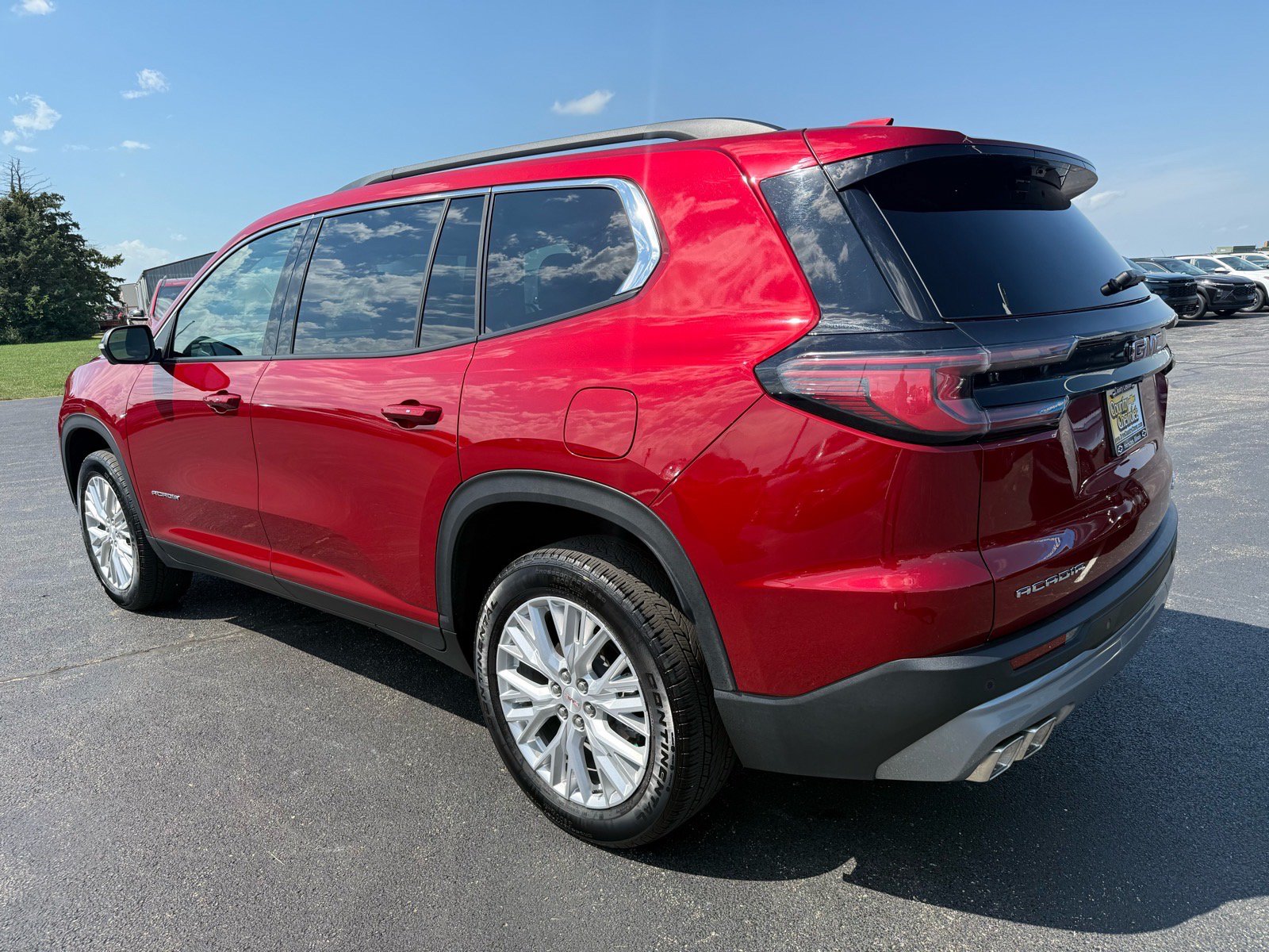 Used 2026 GMC Acadia Elevation w/ Elevation Premium Package FWD image 3