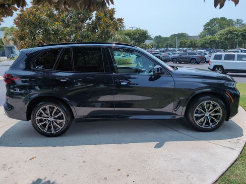 Used 2025 BMW X5 xDrive40i w/ M Sport Package AWD/4WD image 11
