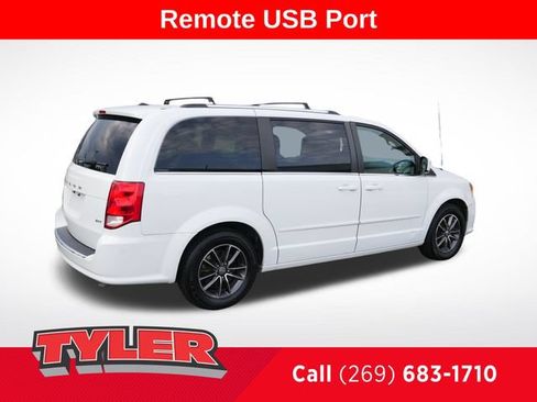 Used 2017 Dodge Grand Caravan SXT FWD image 8