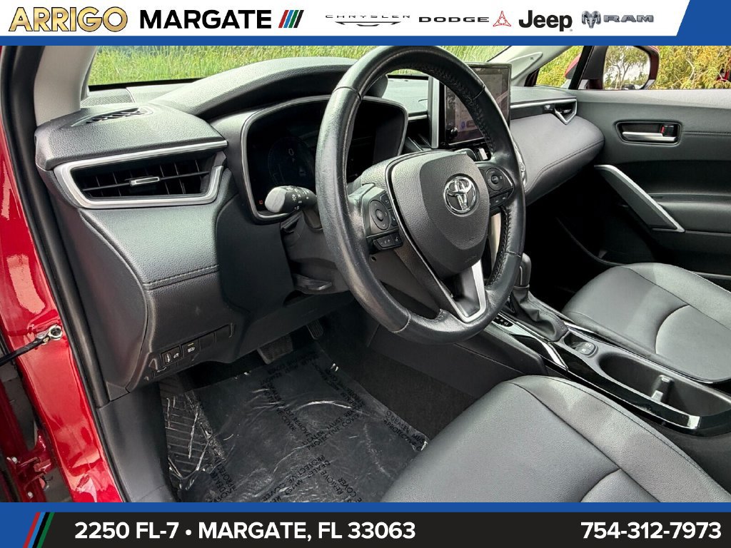 Used 2023 Toyota Corolla Cross XLE w/ Convenience Package FWD image 10