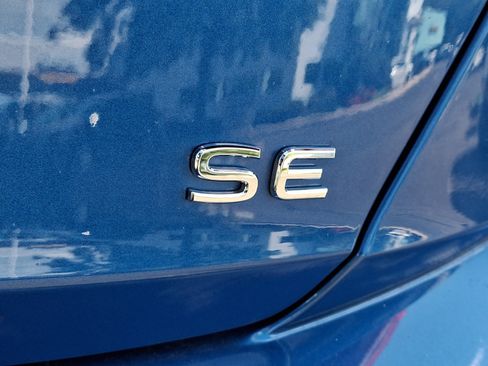 Certified 2023 Volkswagen Jetta SE w/ Panoramic Sunroof Package FWD image 32