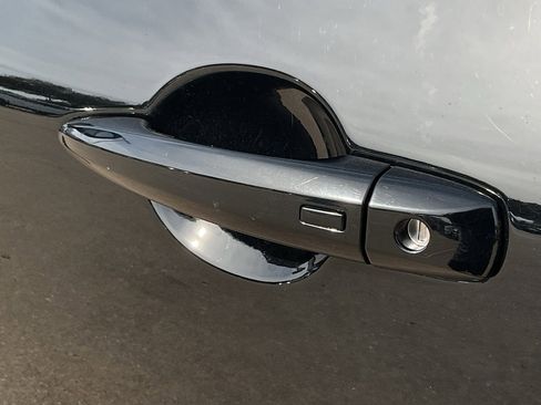 Used 2025 Nissan Rogue SV image 8