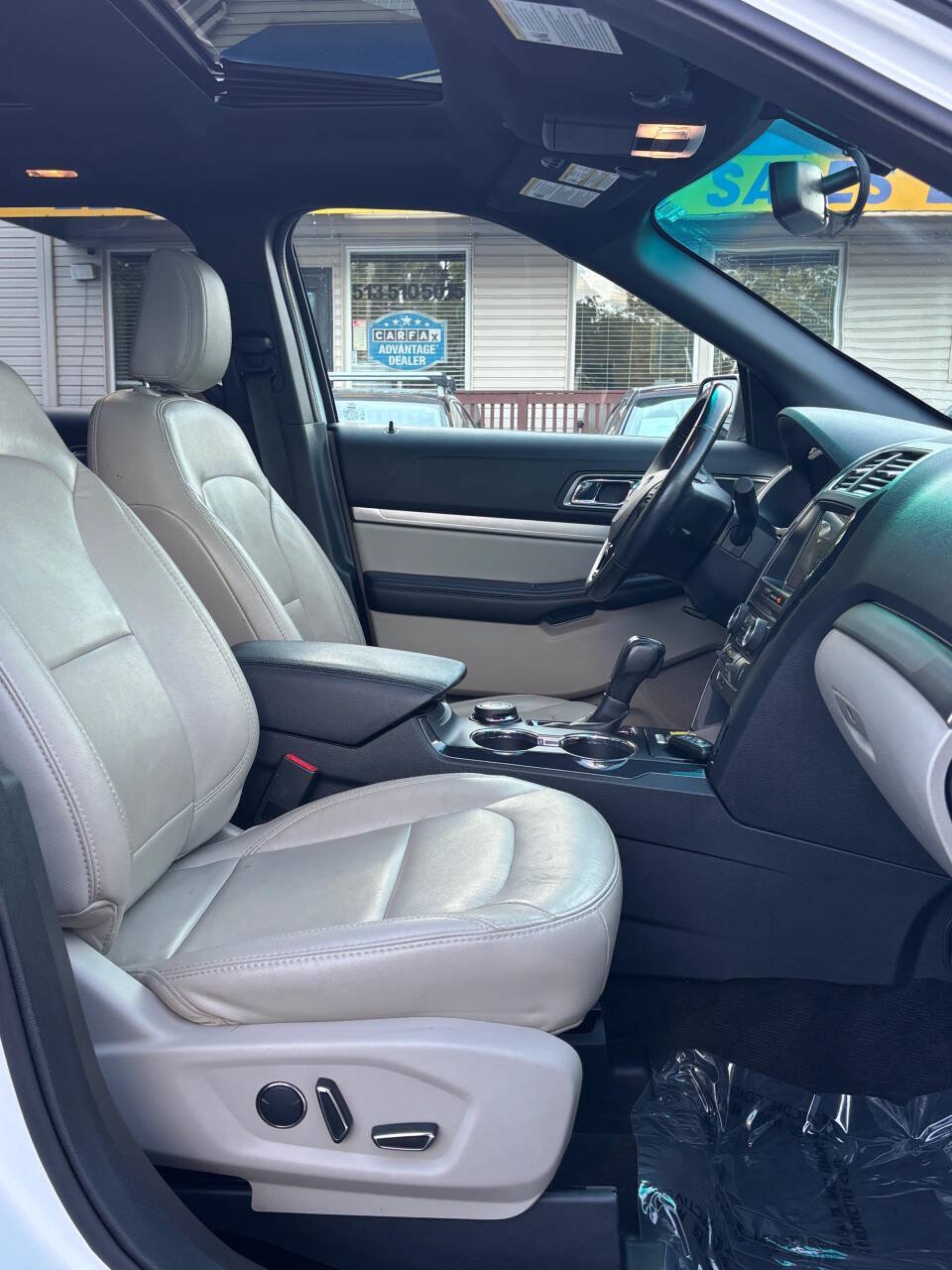 Used 2018 Ford Explorer XLT w/ Equipment Group 202A AWD/4WD image 23