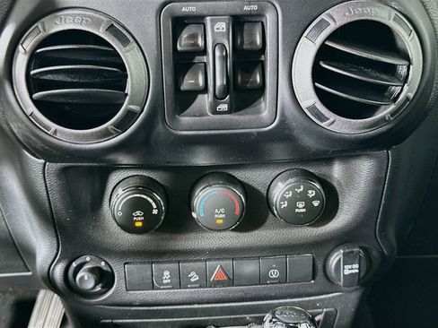 Used 2017 Jeep Wrangler Unlimited Sport AWD/4WD image 23
