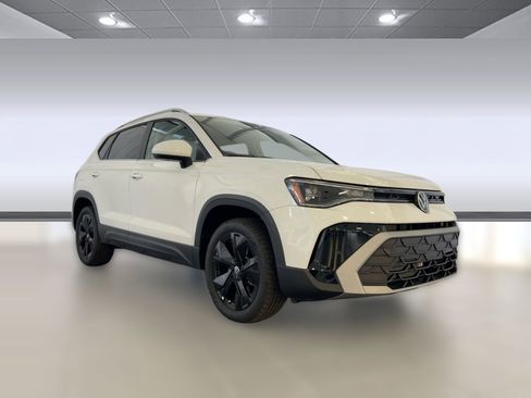 New 2026 Volkswagen Taos SE image 7