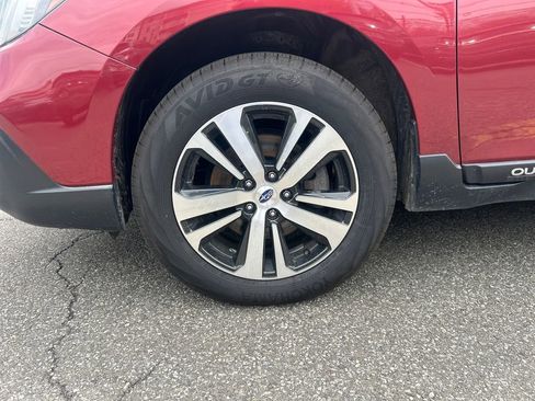 Used 2019 Subaru Outback 2.5i Limited AWD/4WD image 18