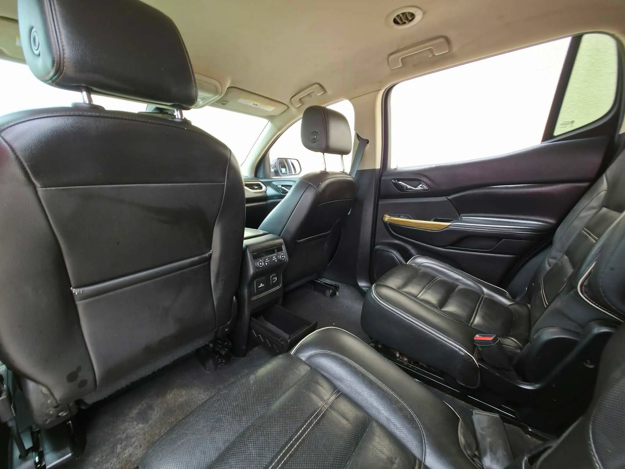 Used 2018 GMC Acadia Denali w/ Technology Package FWD image 12