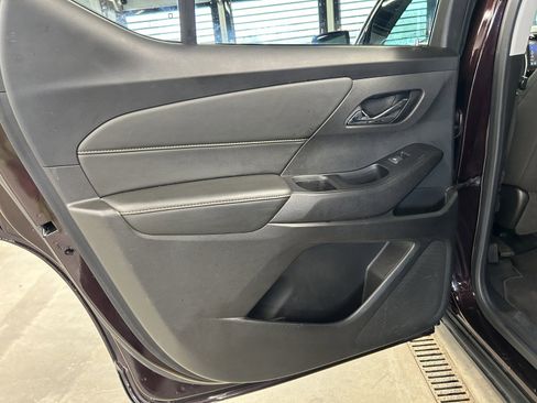 Used 2020 Chevrolet Traverse LT image 13