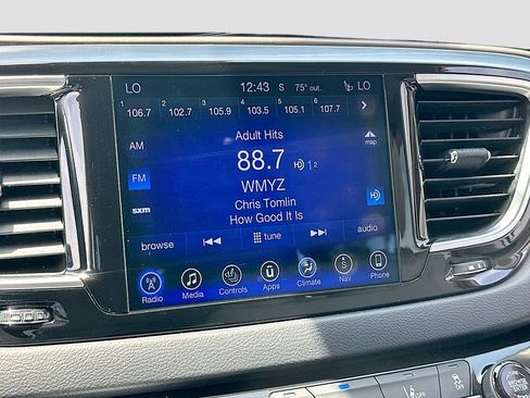 Used 2017 Chrysler Pacifica Touring-L Plus w/ Advanced Safetytec Group FWD image 15