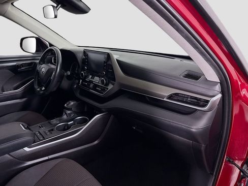 Used 2021 Toyota Highlander LE image 20