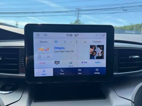 Used 2023 Ford Explorer XLT w/ Equipment Group 202A AWD/4WD image 28